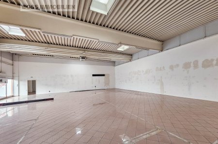 Großzügige Gewerbefläche mit 979 m² in stark frequentierter Lage an der B1