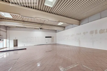 Großzügige Gewerbefläche mit 979 m² in stark frequentierter Lage an der B1