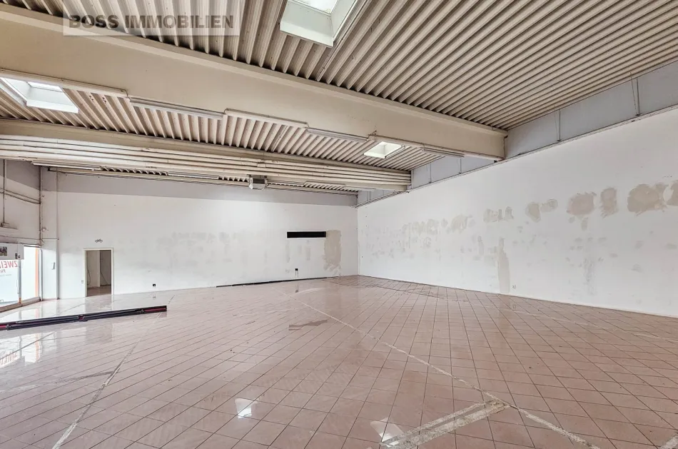 Großzügige Gewerbefläche mit 979 m² in stark frequentierter Lage an der B1 - Bild