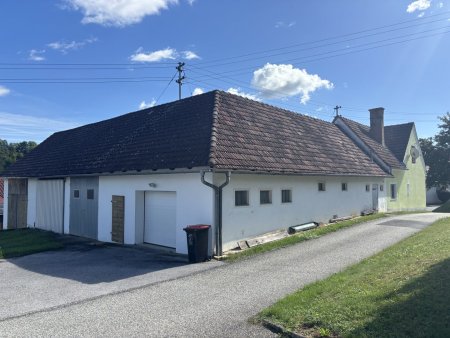 ** CHARMANTES ORIGINAL ** Olbendorf - gepflegter Vierkanthof in Ortslage mit ca. 1470 m2 Eigengrund !!