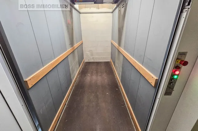 große Lagerfläche - 330 m² Nutzfläche - Bild