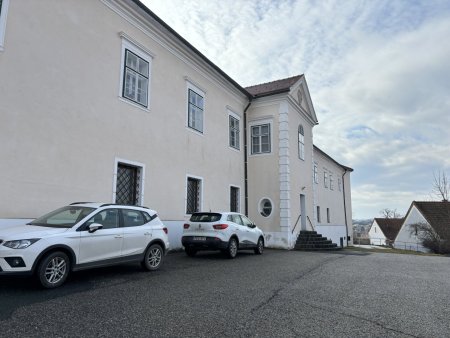 !! GÜSSING !! Charmante Altbauwohnung mit ca. 55 m 2 Wfl. in bester Zentrumslage !!!