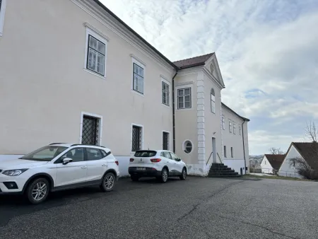 !! GÜSSING !! Charmante Altbauwohnung mit ca. 55 m 2 Wfl. in bester Zentrumslage !!!