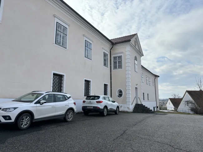 !! GÜSSING !! Charmante Altbauwohnung mit ca. 55 m 2 Wfl. in bester Zentrumslage !!! - Titelbild
