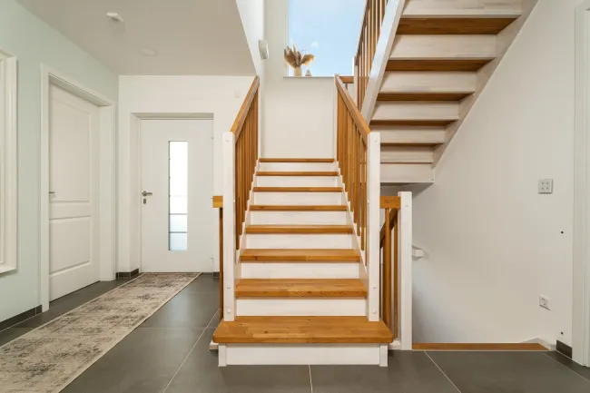 Treppe zum Obergeschoss / Vorzimmer Erdgeschoss