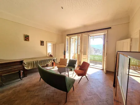 Ob alte Villa-neuer Bau, auf Riesengrund nach Süden schau!