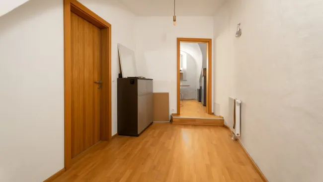 Wohnzimmer mit Ausgang in den Innenhof