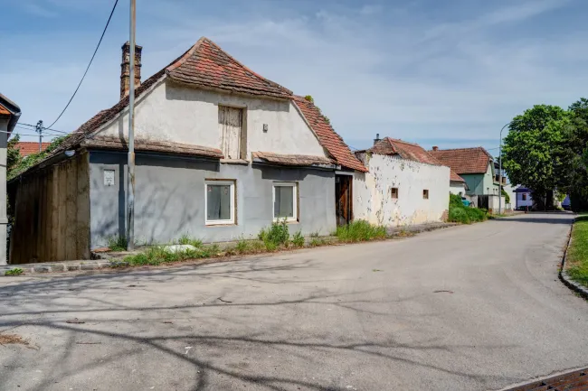 Stark sanierungsbedürftiges Haus in Haugsdorf! - Titelbild