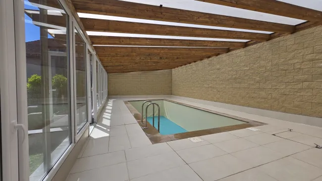 überdachter Pool