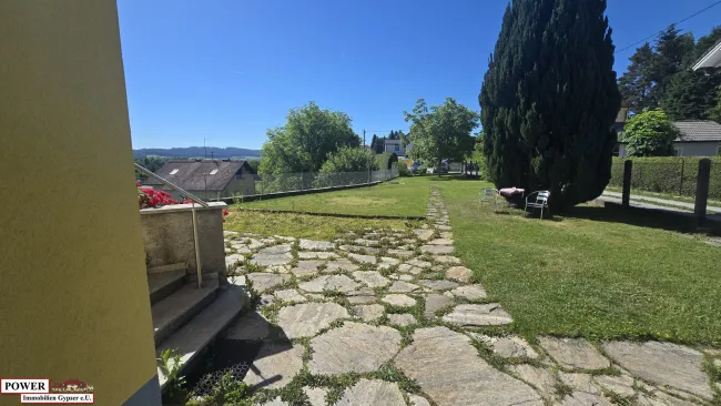 LEISTBARE Stadtwohnung mit Gartennutzung sofort zu beziehen! - Bild