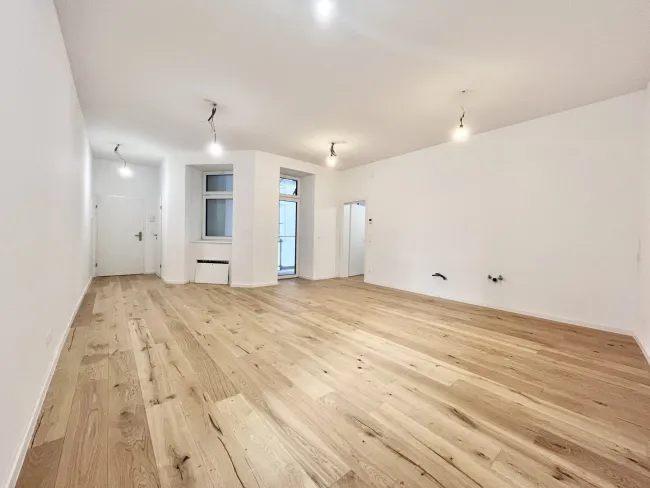 HELL UND MODERN- 2 ZIMMERWOHNUNG MIT BALKON NÄHE SCHLOSS BELVEDERE - Bild
