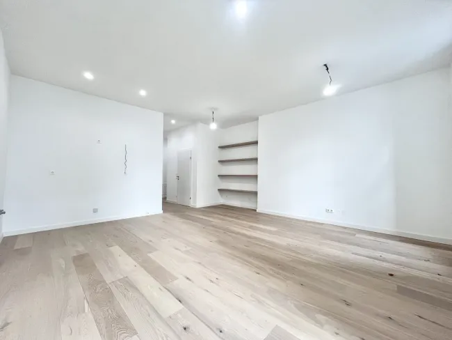 MODERNE 3 ZIMMER ALTBAUWOHNUNG NÄHE SCHLOSS BELVEDERE - Bild
