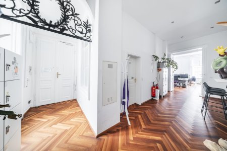 UNBEFRISTET - BÜRO MIT ALTBAUCHARME UND PERFEKTER INFRASTRUKTUR IM 1. BEZIRK