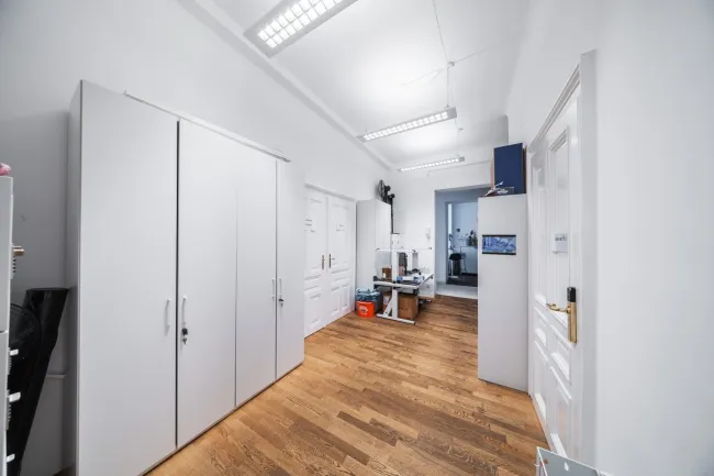 UNBEFRISTET - REPRÄSENTATIVE ALTBAU-BÜROFLÄCHE IN BESTER INNENSTADTLAGE - Bild