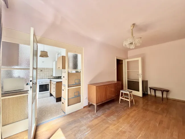 TOP-LAGE NEBEN DER TAUBSTUMMENGASSE – CHARMANTE 1-ZIMMER-WOHNUNG MIT POTENZIAL - Bild