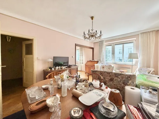 TOP-LAGE NEBEN DER TAUBSTUMMENGASSE – CHARMANTE 1-ZIMMER-WOHNUNG MIT POTENZIAL - Titelbild