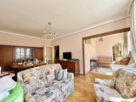 TOP-LAGE NEBEN DER TAUBSTUMMENGASSE – CHARMANTE 1-ZIMMER-WOHNUNG MIT POTENZIAL