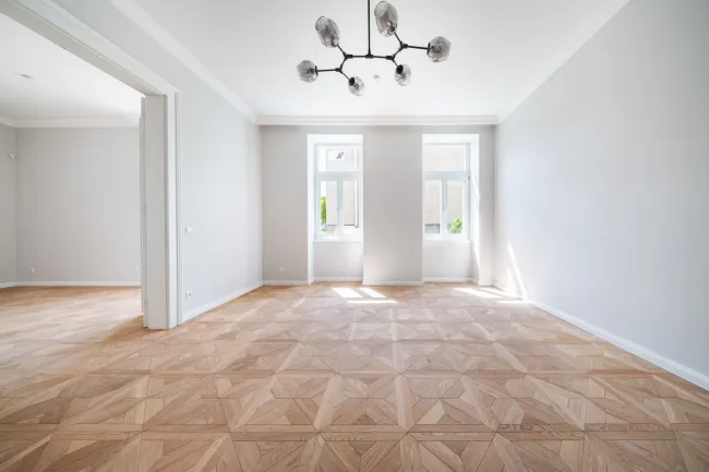 KERNSANIERTER ALTBAU-ERSTBEZUG IN BESTER GRINZINGER LAGE – 3 ZIMMER | KLASSISCHER WIENER CHARME - Titelbild