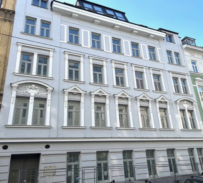 ELEGANZ TRIFFT MODERNE - ERSTBEZUG IM REVITALISIERTEN STILALTBAU - PROVISIONSFREI - Bild