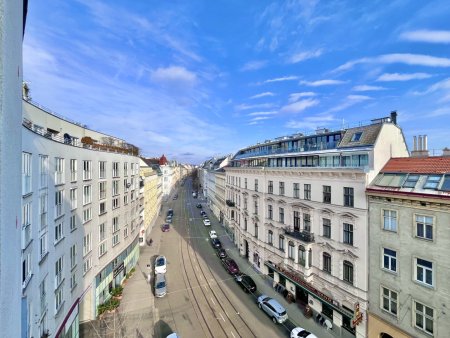 STILVOLLER 4-ZIMMER-NEUBAU IM 6. LIFTSTOCK MIT TRAUMHAFTEM WEITBLICK + GARAGENOPTION