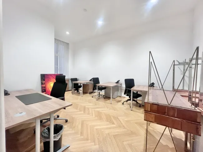 ALL-INCLUSIVE - EXKLUSIVES UND HOFSEITIGES PRIVATE OFFICE DIREKT AM GRABEN - Bild