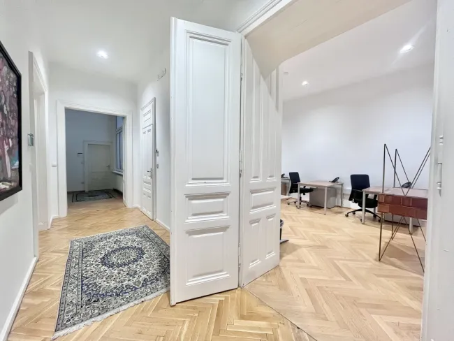 ALL-INCLUSIVE - EXKLUSIVES UND HOFSEITIGES PRIVATE OFFICE DIREKT AM GRABEN - Bild