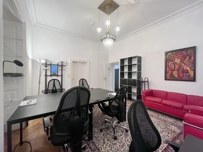 ALL-INCLUSIVE - REPRÄSENTATIVES BÜRO IN RUHIGER HOFLAGE DIREKT AM GRABEN - Bild