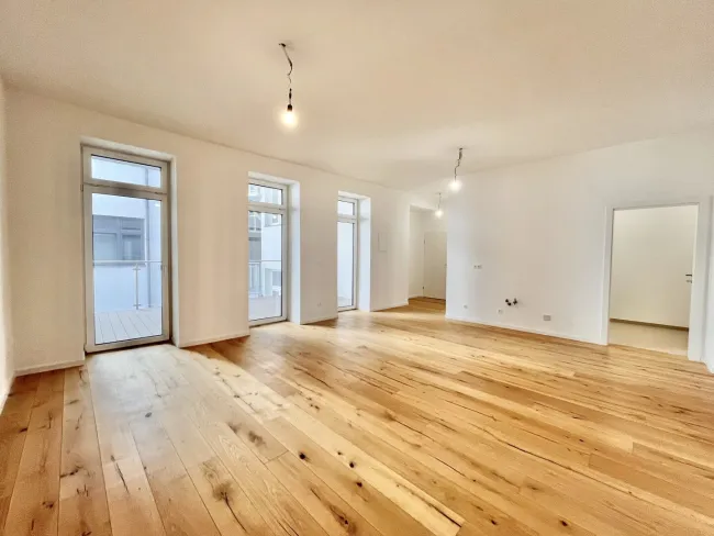 HOFSEITIGE 3 ZIMMER ALTBAUWOHNUNG MIT LOGGIA NÄHE SCHLOSS BELVEDERE - Bild
