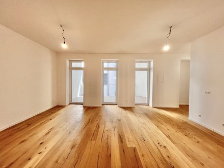 HOFSEITIGE 3 ZIMMER ALTBAUWOHNUNG MIT LOGGIA NÄHE SCHLOSS BELVEDERE
