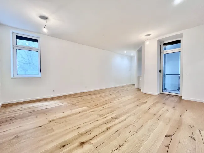 GENERALSANIERTE 2 ZIMMERWOHNUNG MIT BALKON NÄHE SCHLOSS BELVEDERE - Bild