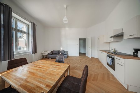 MODERNISIERTE 3 ZIMMER ALTBAUWOHNUNG AUF DER WIEDNER HAUPTSTRASSE