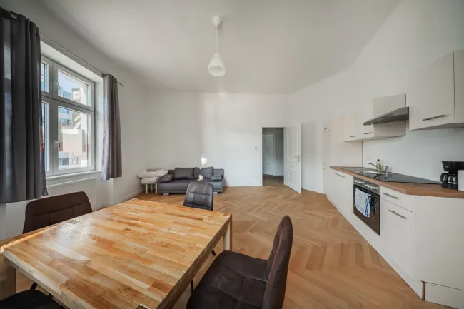HOCHWERTIG RENOVIERTE 3 ZIMMER ALTBAUWOHNUNG AUF DER WIEDNER HAUPTSTRASSE - Bild