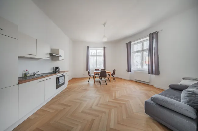 HOCHWERTIG RENOVIERTE 3 ZIMMER ALTBAUWOHNUNG AUF DER WIEDNER HAUPTSTRASSE - Titelbild