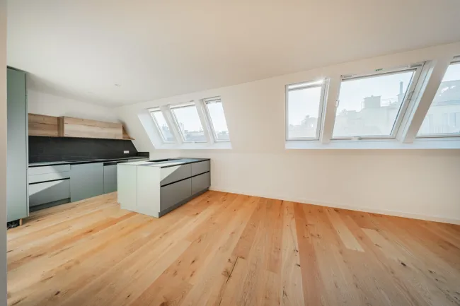 TOP SANIERTE 3 ZIMMER WOHNUNG IM DG AUF 2 EBENEN MIT TERRASSE NÄHE SCHLOSS BELVEDERE - Bild