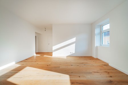 LICHTDURCHFLUTETE 2 ZIMMER ALTBAUWOHNUNG NÄHE SCHLOSS BELVEDERE