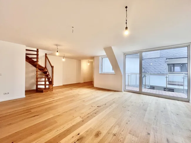 HELL UND MODERN- 3 ZIMMERWOHNUNG MIT BALKON UND TERRASSE AUF 2 EBENEN NÄHE SCHLOSS BELVEDERE - Titelbild