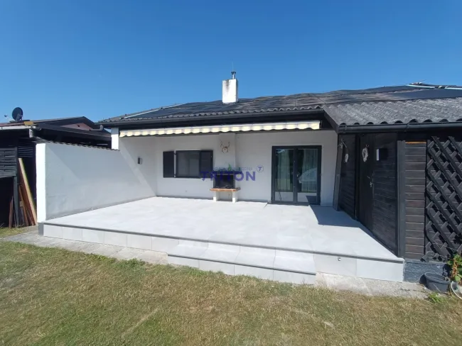 LAST OFFER: Traumhaus mit eigenem Seezugang und Pool - Titelbild