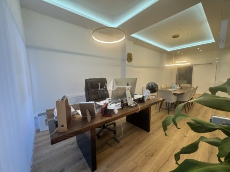 Moderne Geschäftsfläche/Büro/Praxis in zentraler Südlage !