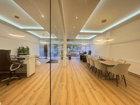 Moderne Geschäftsfläche/Büro/Praxis in zentraler Südlage !