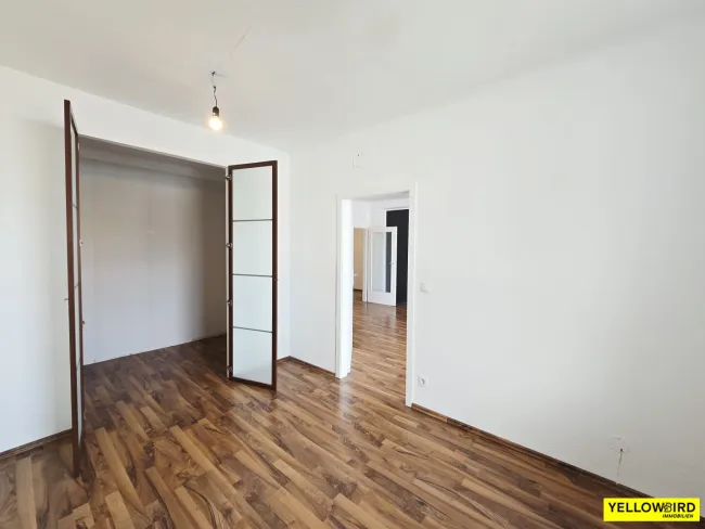 Zimmer mit Garderobe