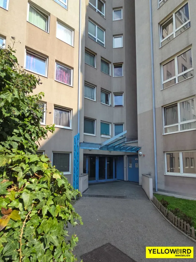 Eingangsbereich Gebäude