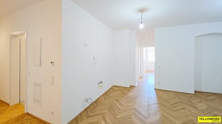 3-Zimmer-Wohnung in direkter U-Bahn-Nähe - 6 m² Freifläche - über 3 Meter Raumhöhe