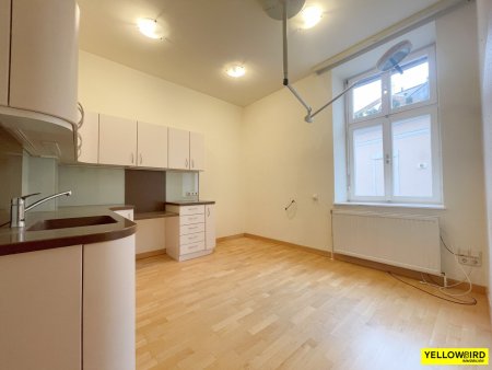 Ordination im Zentrum Badens - 12 EUR / m² - inkl. Parkplatz