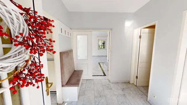 Stilvolles Wohnen in Mauer mit Pool, großzügiger Terrasse und privatem Gartenambiente | ZELLMANN IMMOBILIEN - Titelbild