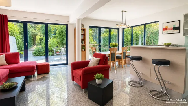 Architektenhaus mit Garten, Pool und außergewöhnlich flexiblem Raumkonzept | ZELLMANN IMMOBILIEN - Bild
