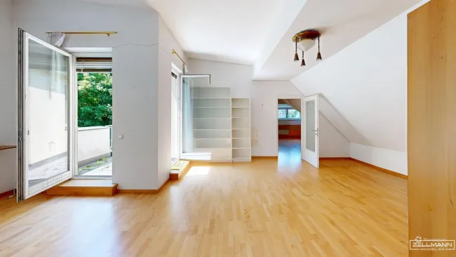 Charmante Dachgeschoßwohnung mit Sonnenterrasse und historischem Flair | ZELLMANN IMMOBILIEN - Bild