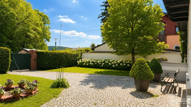 NEULENGBACH | Revitalisierte Landhausvilla mit Stil und Flair auf traumhaften 992 m² großem Grundstück | Pool | ZELLMANN IMMOBILIEN - Titelbild