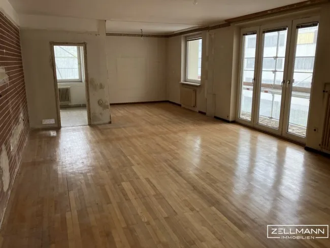 LAGE-LAGE "Am Himmelhof" renovierungsbedürftige Großwohnung | ZELLMANN IMMOBILIEN - Titelbild