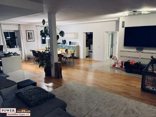 Modernisiertes Zweifamilienhaus mit Garage und großzügiger Halle! - Bild