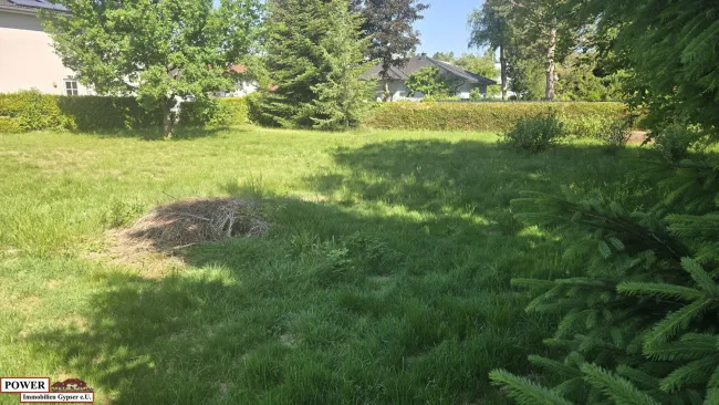 sonniges Baugrundstück ideal für Ihr Eigenheim oder als Geldanlage ohne Bauzwang ! - Bild
